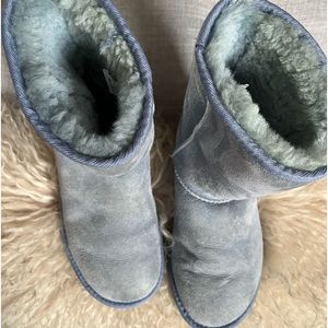 UGG Women’s Powder Blue Classic Mini Boots. Size 5